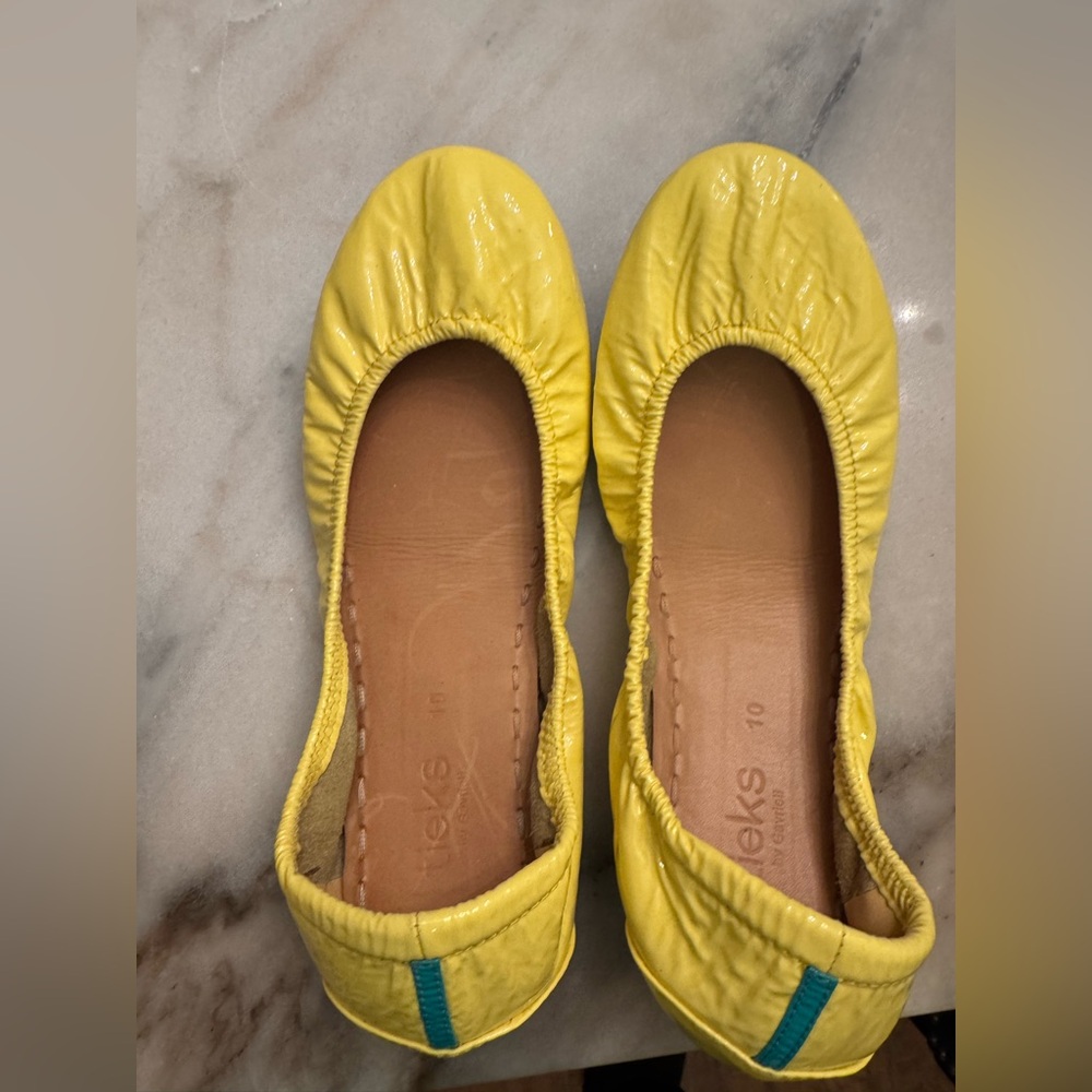 *Rare* Lemon Patent Tieks!-gently worn